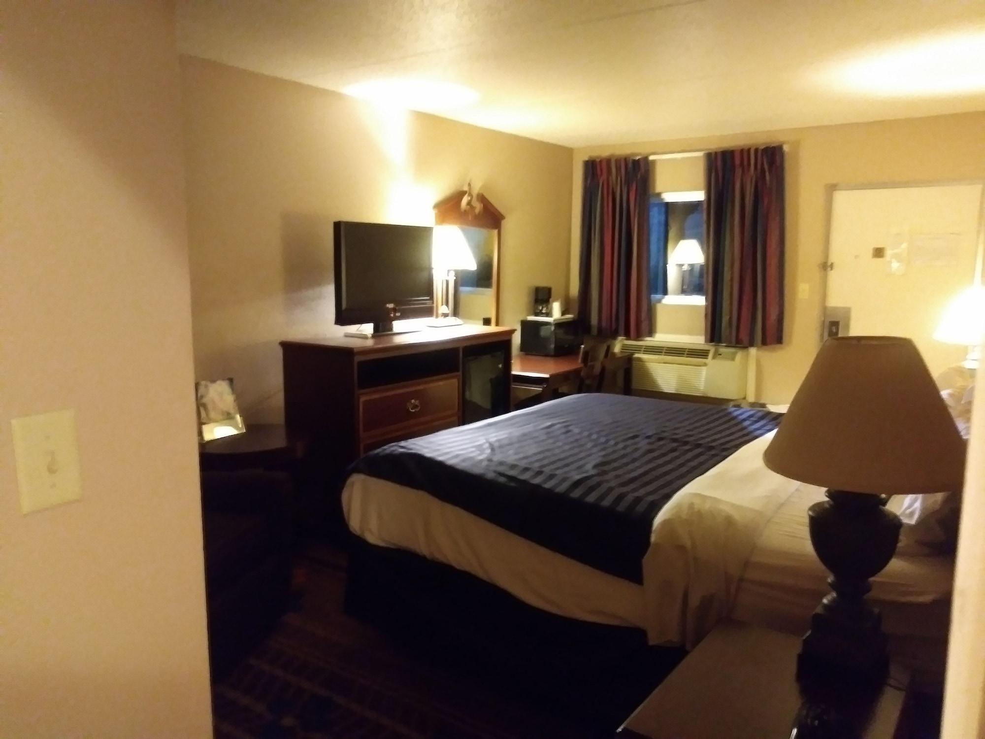 Days Inn By Wyndham Hot Springs Exteriör bild